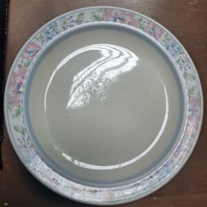 Vintage Tienshan Stoneware Calais dinner, salad plates & bowls.